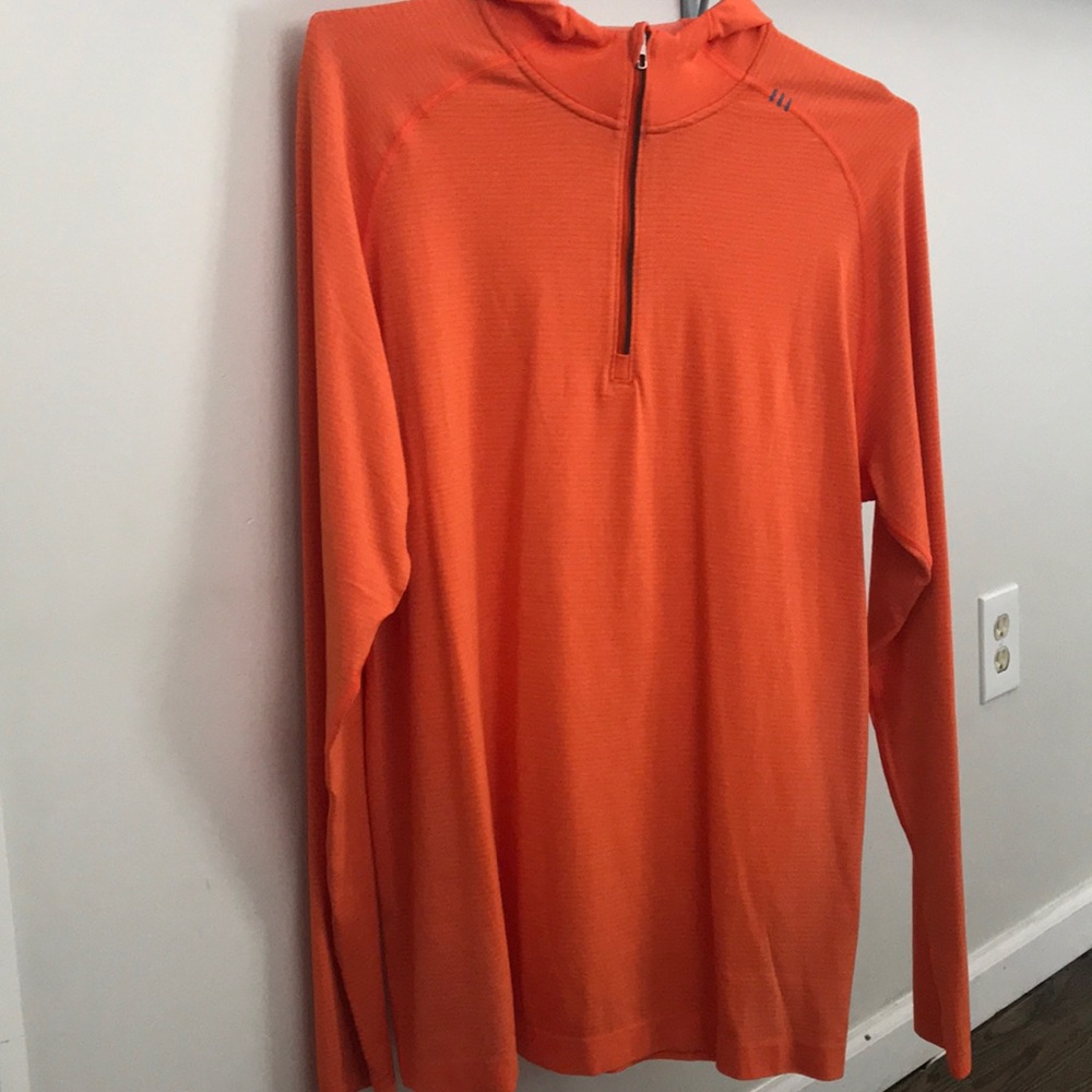 Men’s lululemon long sleeve with hood